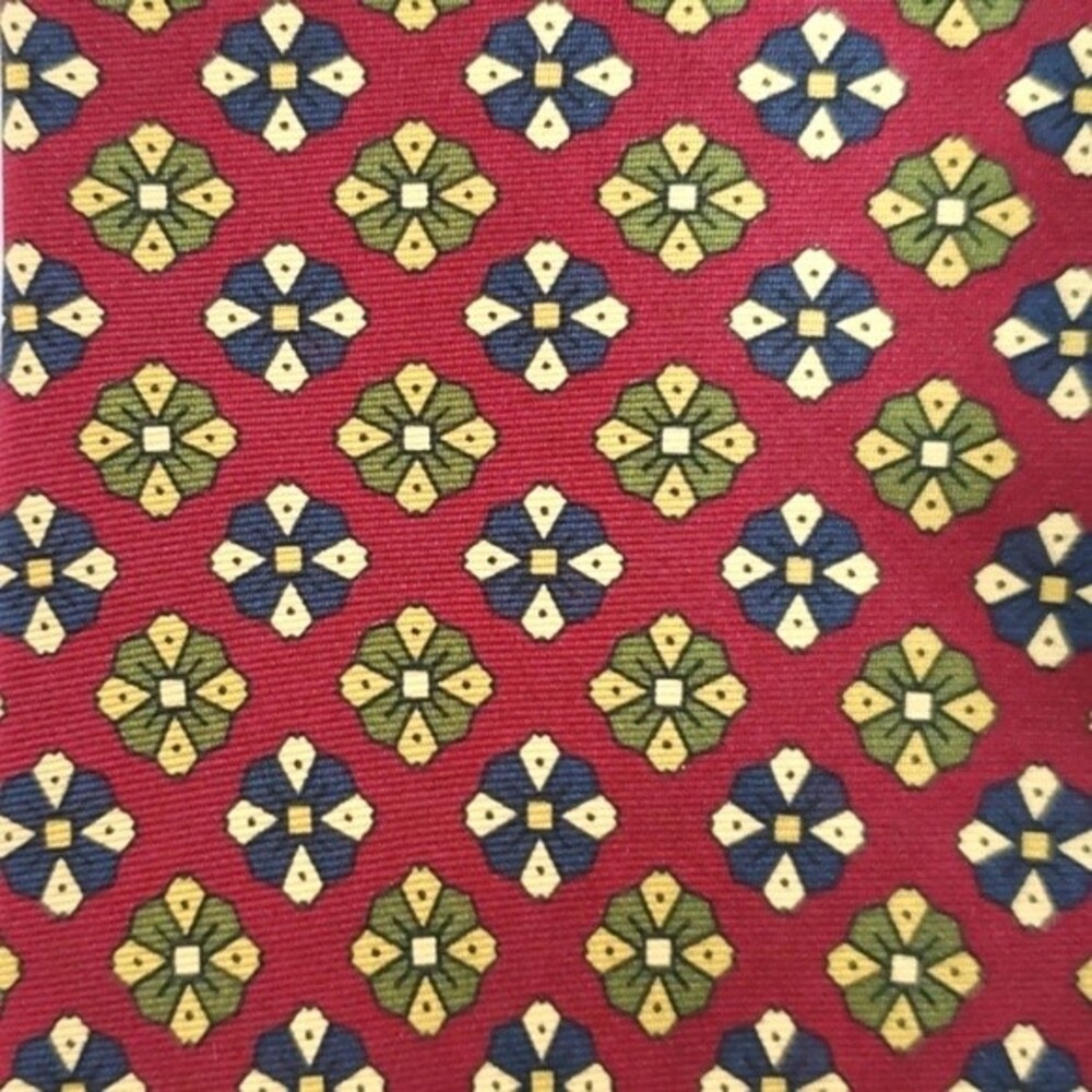 LANDS' END SILK TIE BURGUNDY WITH MEDALLIONS 3.75"